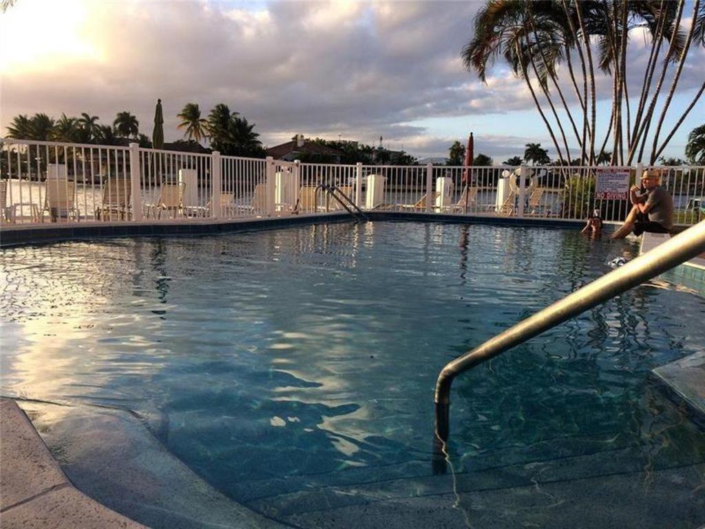 Aloha Escape Pompano Beach Lägenhet Exteriör bild